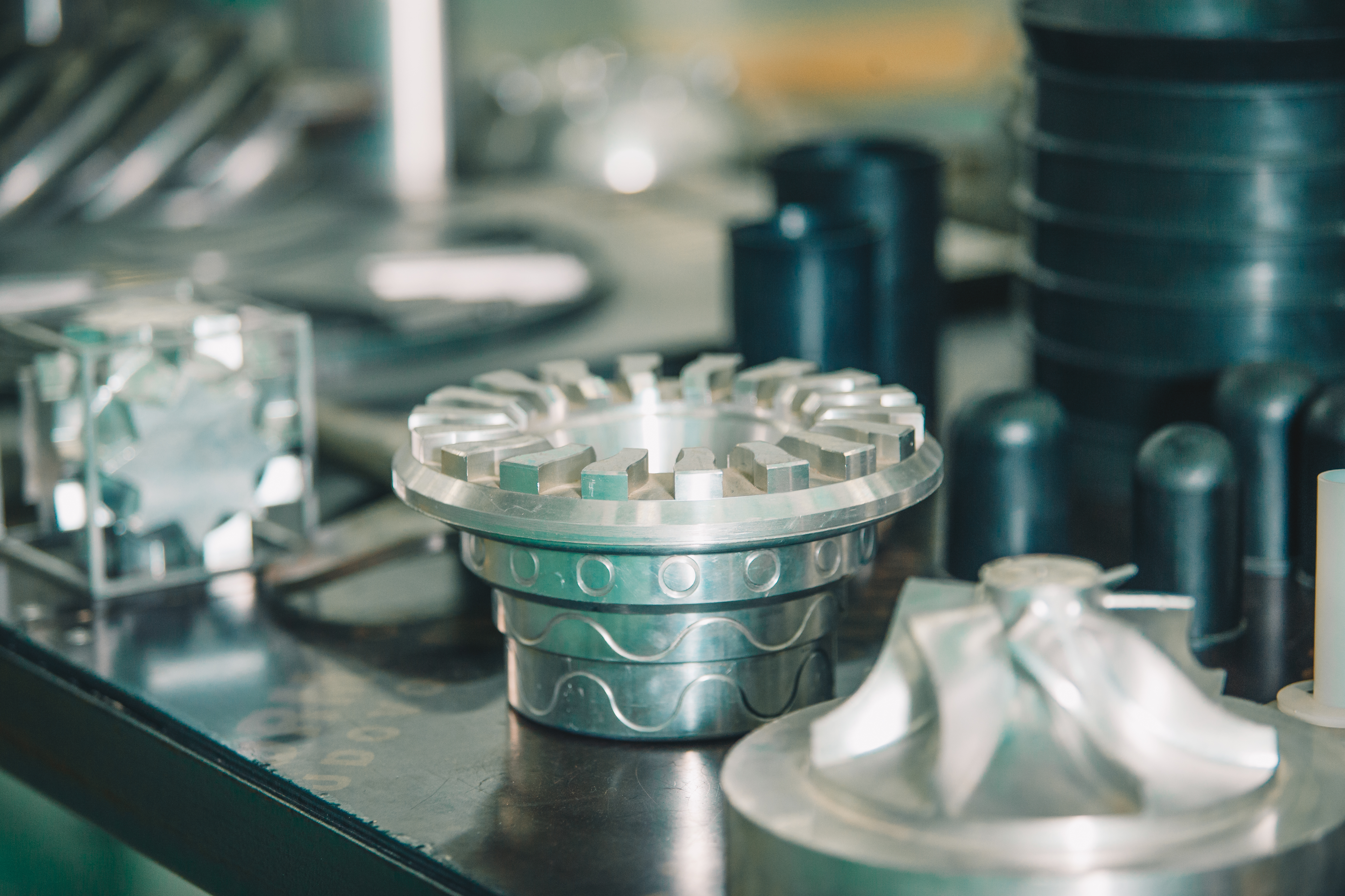 Plastic Mold Manufacturers in Pune with silvest colour Plate 
Imag link: 